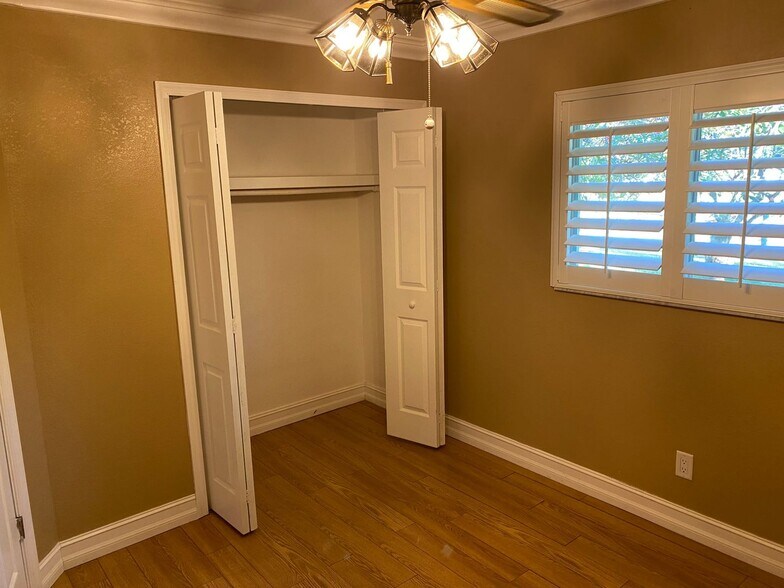 Building Photo - COMING SOON: Gorgeous, remodeled DIRECT ACCESS: 3 bedroom 2 bathroom water front home