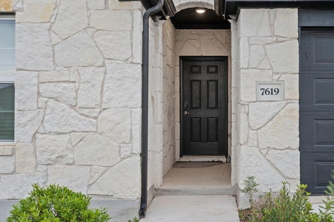 Building Photo - 7619 Grenadine Bloom Bnd