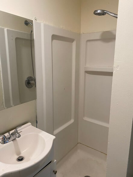 Building Photo - 1925 N Market St