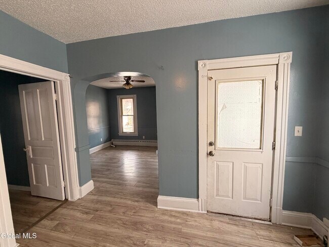 Building Photo - 18 Swan St