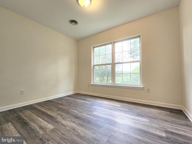 Building Photo - 62 Liberto Ln