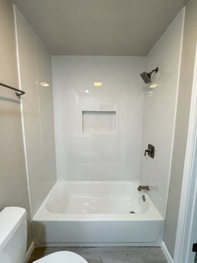 Building Photo - 8746 Glen Meadow Ln