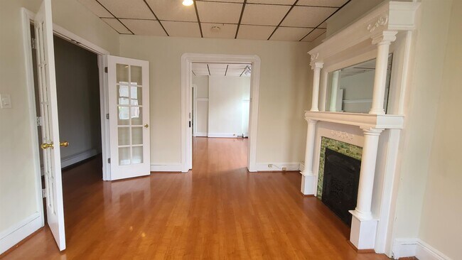 Building Photo - 86 Tonnelle Ave