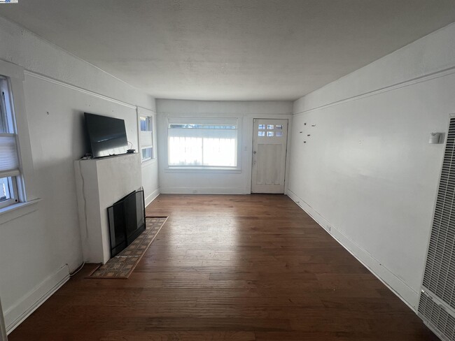 Building Photo - 3720 Lyon Ave