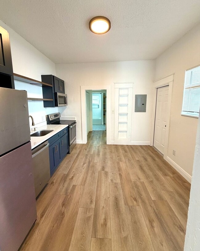 Building Photo - 2 bedroom 1 bathroom duplex in Tampa Heights