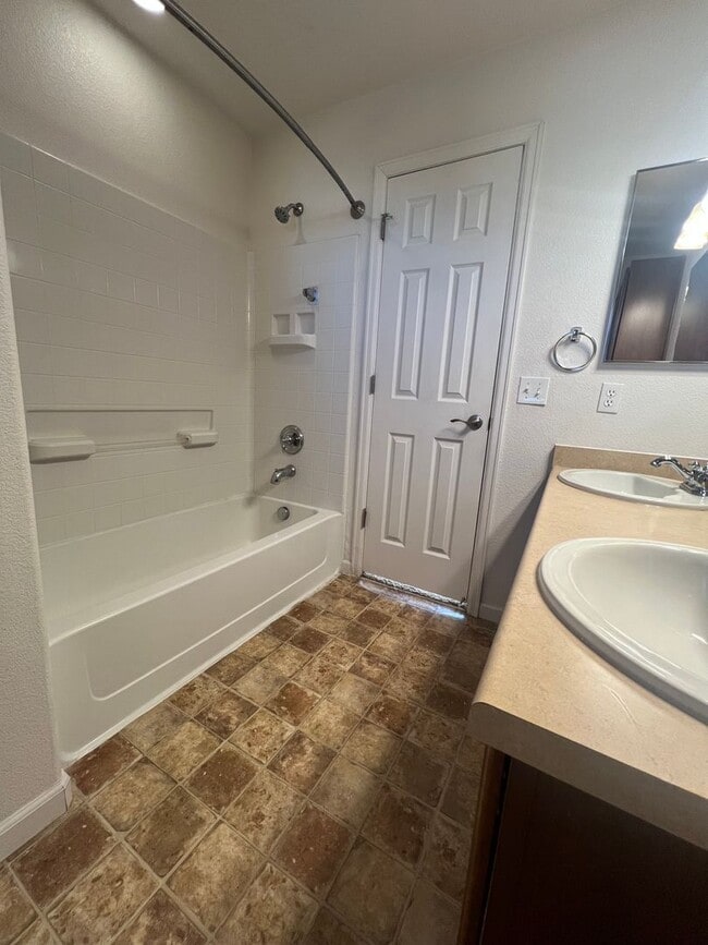 Building Photo - 3 Bed 2.5 Bath in Woodmen Hills w/AC