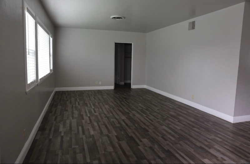 Building Photo - 1424 Sycamore Dr