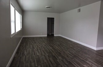 Building Photo - 1424 Sycamore Dr