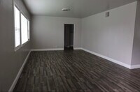 Building Photo - 1424 Sycamore Dr