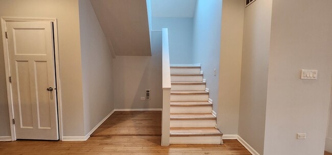 Building Photo - 5014 S Christiana Ave