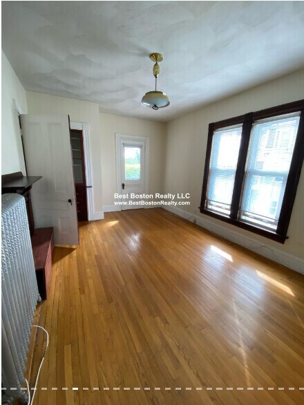 Building Photo - 211 Holland St