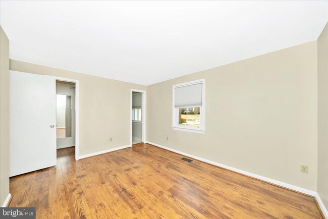 Building Photo - 106 Lamont Ln