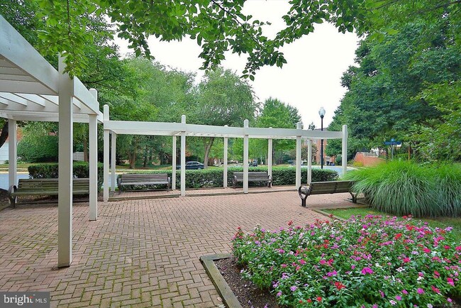 Building Photo - 1334 Garden Wall Cir