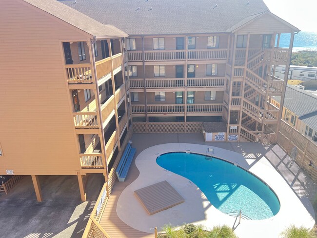 Building Photo - Walk to the Beach! Two-bedroom condo in Myrtle Beach. Adjacent to Beach Access!