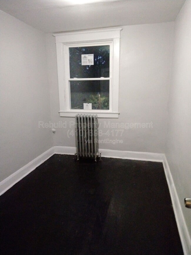 Building Photo - 3328 Lawnview Ave