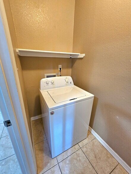 Building Photo - 3013 Treasure Haven Dr