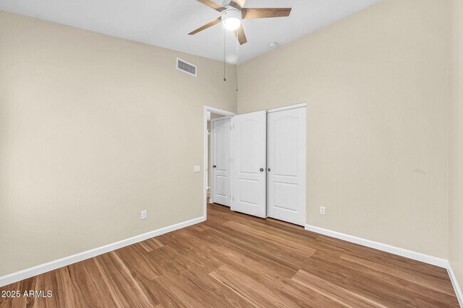 Building Photo - 3124 E Roveen Ave
