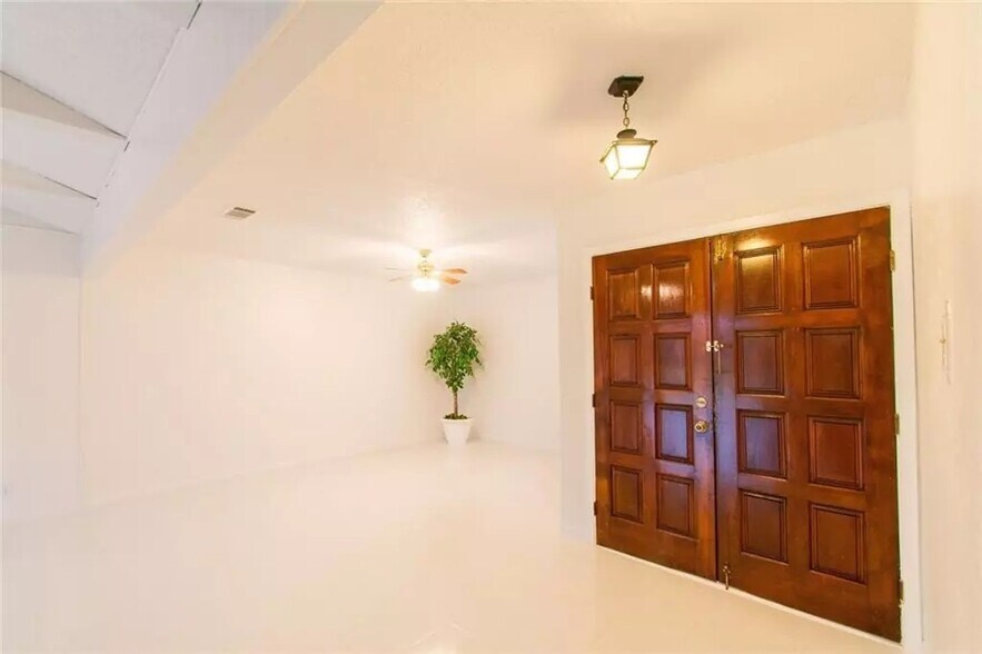 Building Photo - 2137 Shady Grove Dr