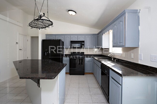 Building Photo - Lovely 3 Bed 2 Bath Brick Home Just Minutes from the Beach!