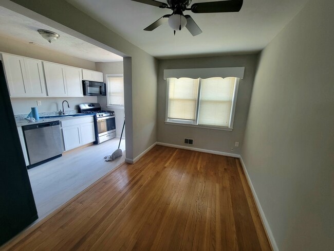 Building Photo - 2224 Graythorn Rd