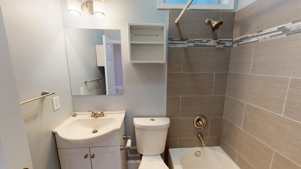 Building Photo - Beautiful Waverly townhouse near Johns Hopkins University