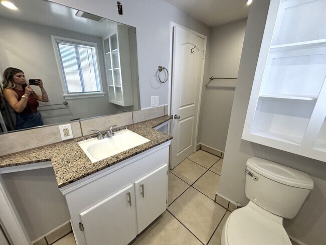 Building Photo - Studio Apartment -Open House  Tuesday and Thursday at 5pm