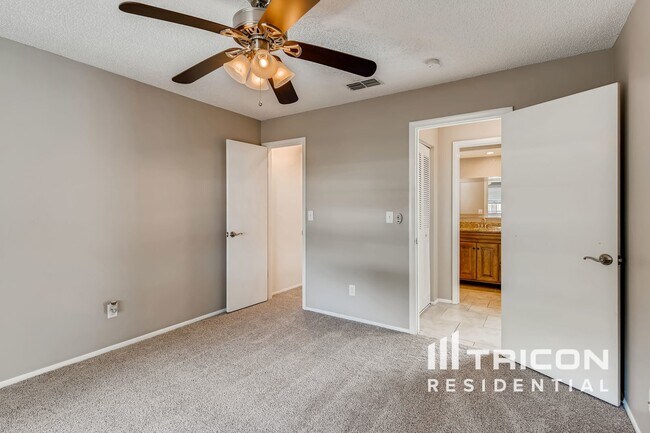 Building Photo - 1708 Hibiscus Cir N