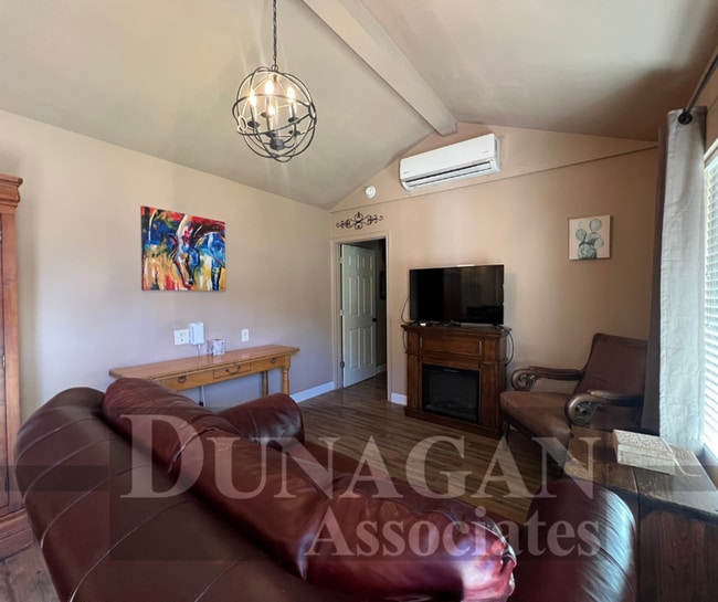 Building Photo - 1 Bedroom, 1 Bath apartment