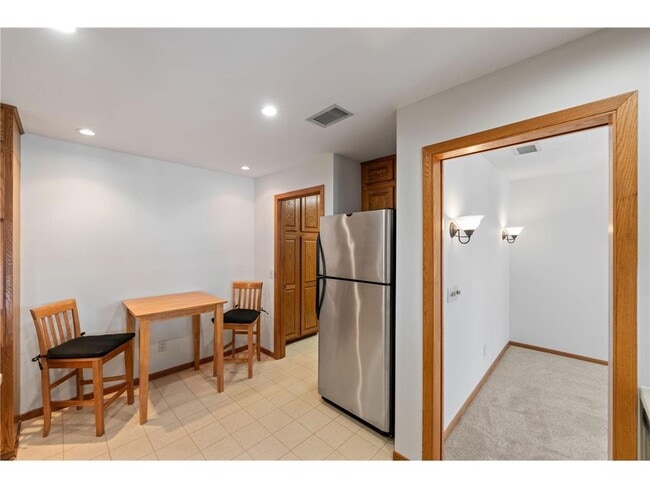 Building Photo - 7200 Cahill Rd