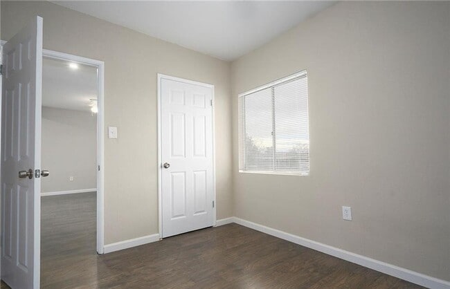 Building Photo - AVAILABLE NOW! LOVELY Remodeled 2 Bedroom ...