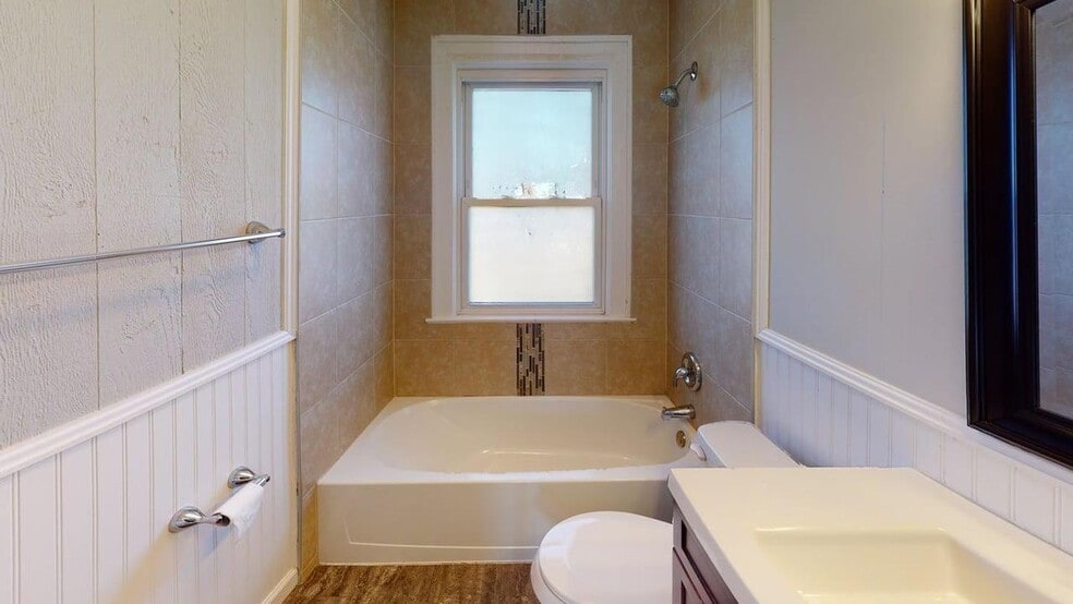 Building Photo - 710 E 86 Terrace