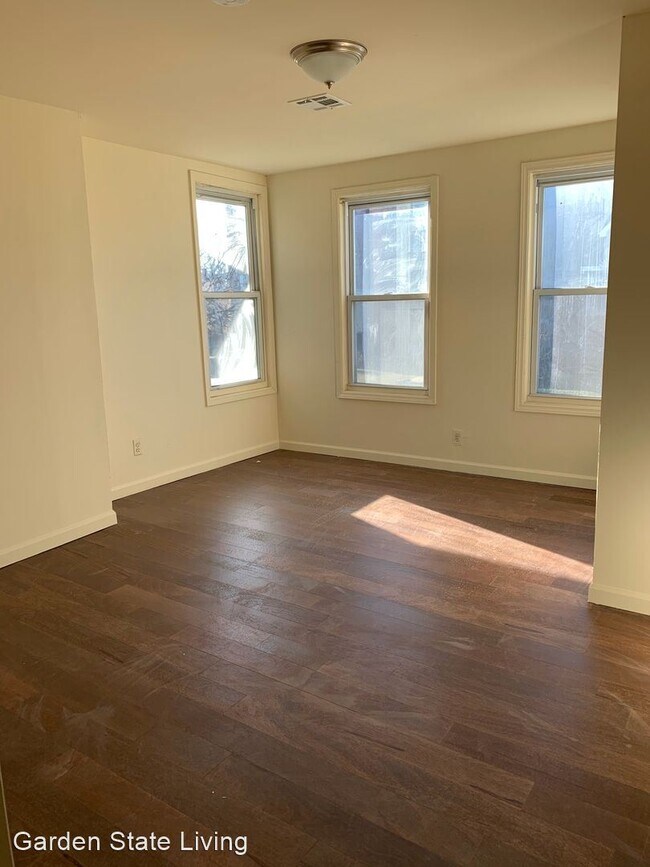 Building Photo - 7 br, 4 bath House - 253 Roseville Avenue