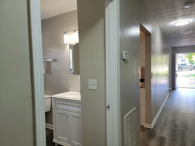 Building Photo - Intown Ranch - ADA Accessible Voucher Approved - Immediate Move In