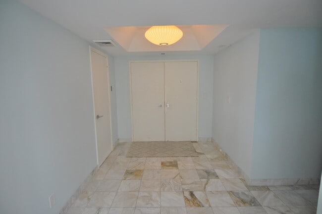 Building Photo - 2660 S Ocean Blvd