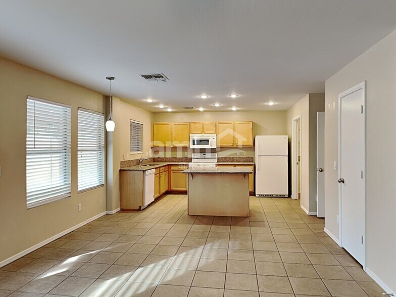 Building Photo - 3131 W Alta Vista Rd