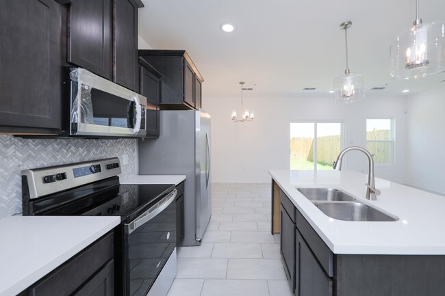 Building Photo - 9921 Bijan Dr
