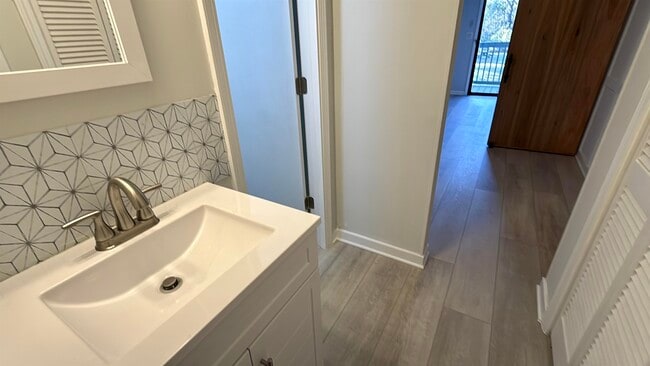 Building Photo - 610 Putters Ln