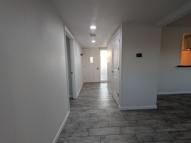 Building Photo - 3334 Fair Oaks Dr