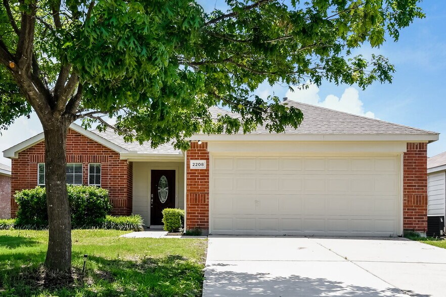 Primary Photo - 2208 Sumac Dr