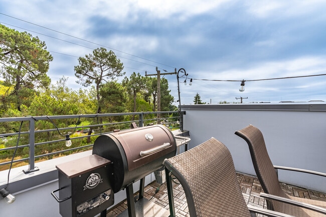 Building Photo - 5109C Phinney Ave N