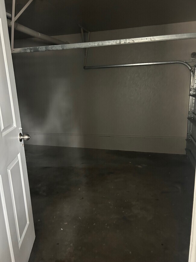 Building Photo - 2100 Woodward Dr