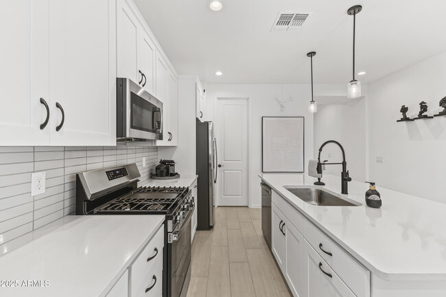 Building Photo - 5419 W Las Palmaritas Dr