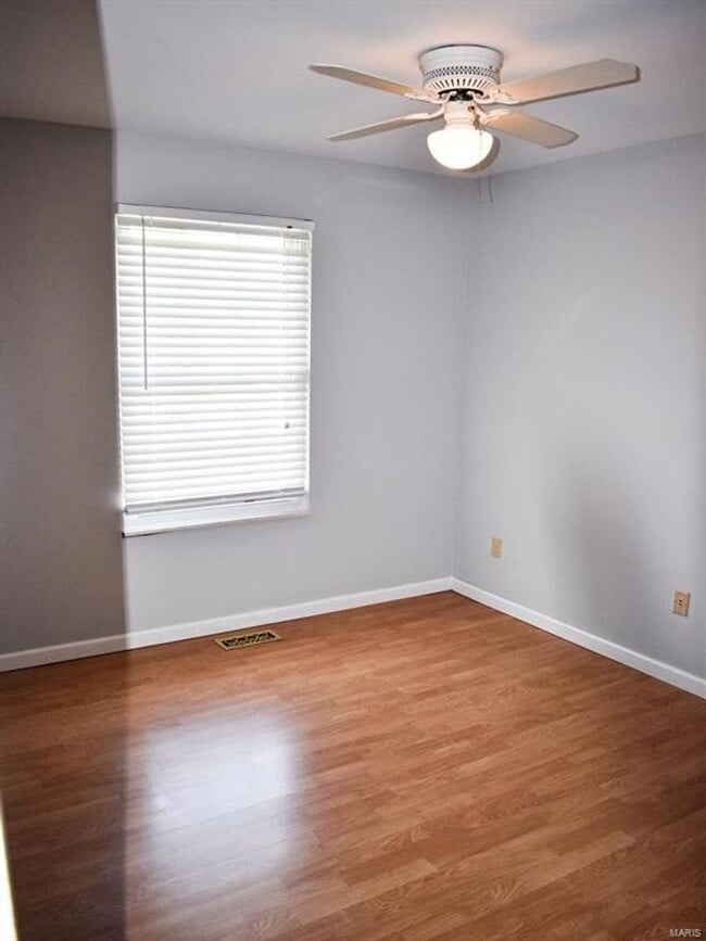 Building Photo - Great Webster Location!