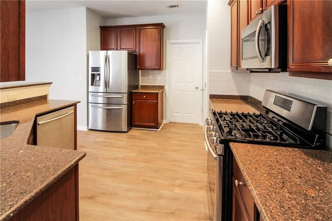 Building Photo - 258 Brookcliff Dr NE