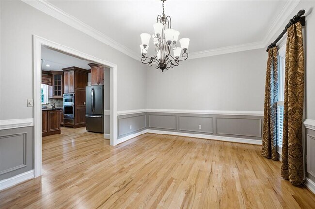 Building Photo - 5525 Hampstead Way