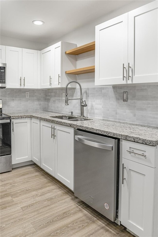 Building Photo - 7031 SW 27th Ct