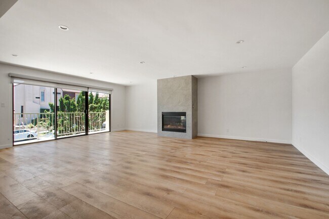 Building Photo - 843 18th St