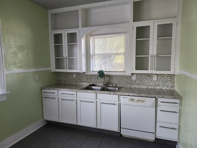 Building Photo - 1008 NW 34th St