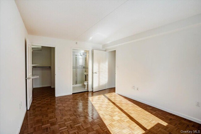 Building Photo - 300 W 135th St