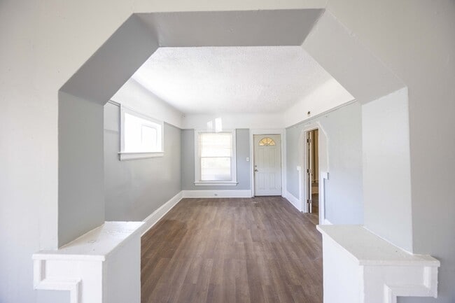 Building Photo - 2257 E 80th St